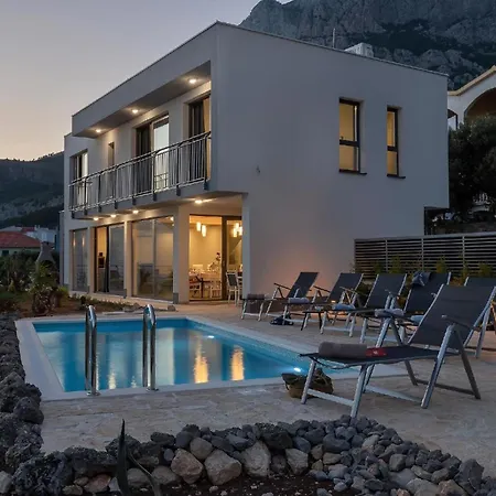 Moderne Smart Mit Pool Und Meerblick *