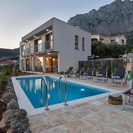 Moderne Smart Mit Pool Und Meerblick *
